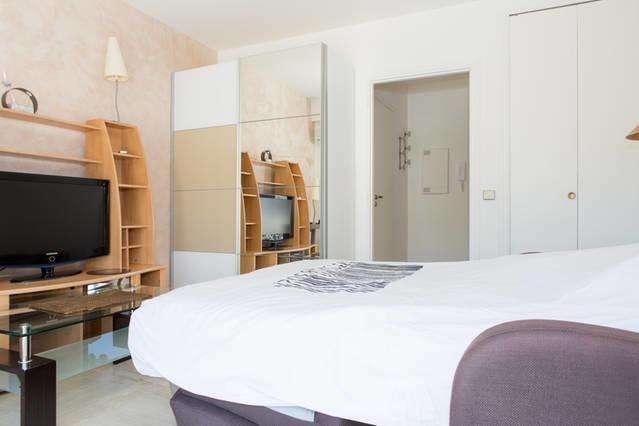Montrose Apartment *